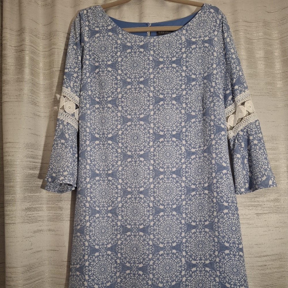 Luxology Blue Floral Medallion Shift Dress with Lace Trim & Bell Sleeves Size 6